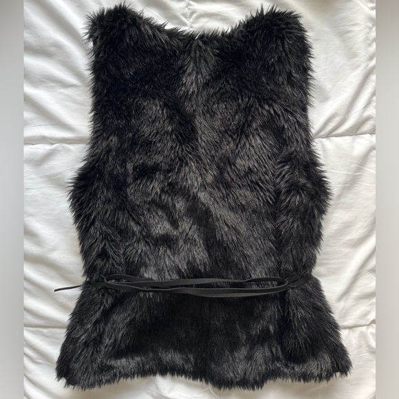 SOLD • LOVE TREE | faux fur vest. - Picture 4 of 6